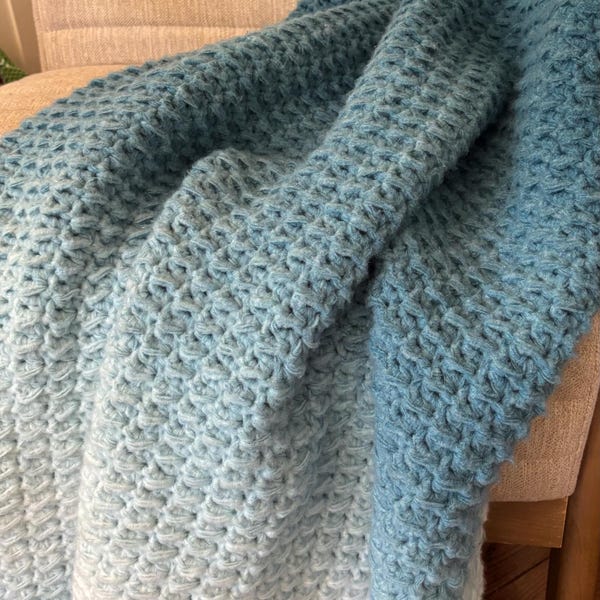 Chunky Crochet Throw Pattern - easy - beginner friendly - one row repeat