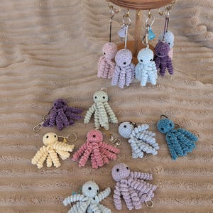 Crochet jellyfish keychain - Handmade - Oeko-Tex chenille yarn - octopus keychain - bag charm
