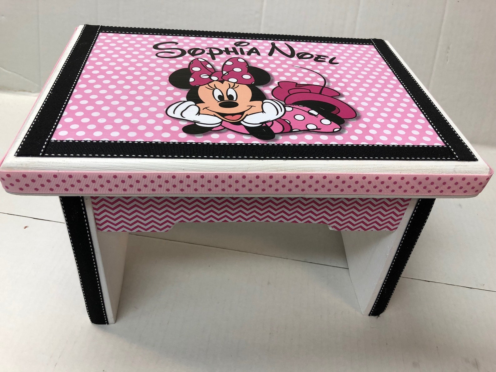 minnie mouse storage bench