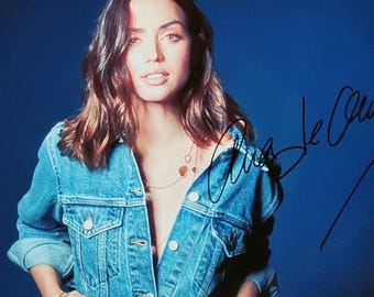 非常に才能のある女優アナ・デ・アルマスのとても素敵なサイン入り