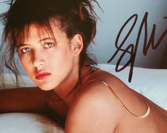 ソフィー・マルソー 直筆サイン入り写真 - ジェームズ・ボンド