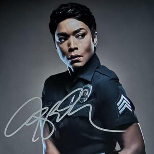 Angela Bassett, 9-1-1, Autograph Original Signed 10x8 inch Photo