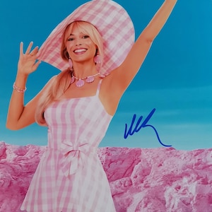 Margot Robbie, Barbie, Autograph Original Signed 10x8 inch Photo