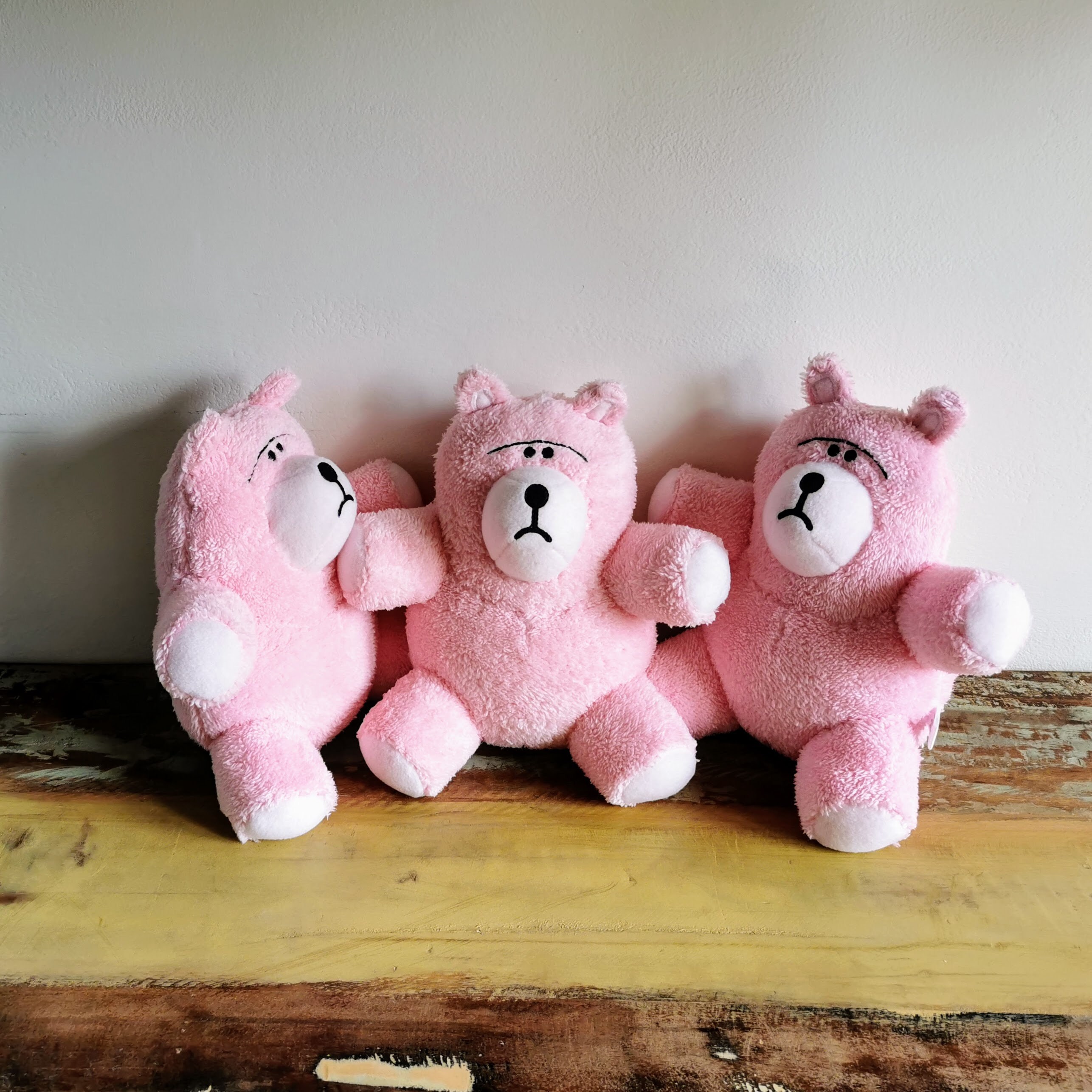 トイストーリー 1995 をモチーフにしたピンクのクマのぬいぐるみ