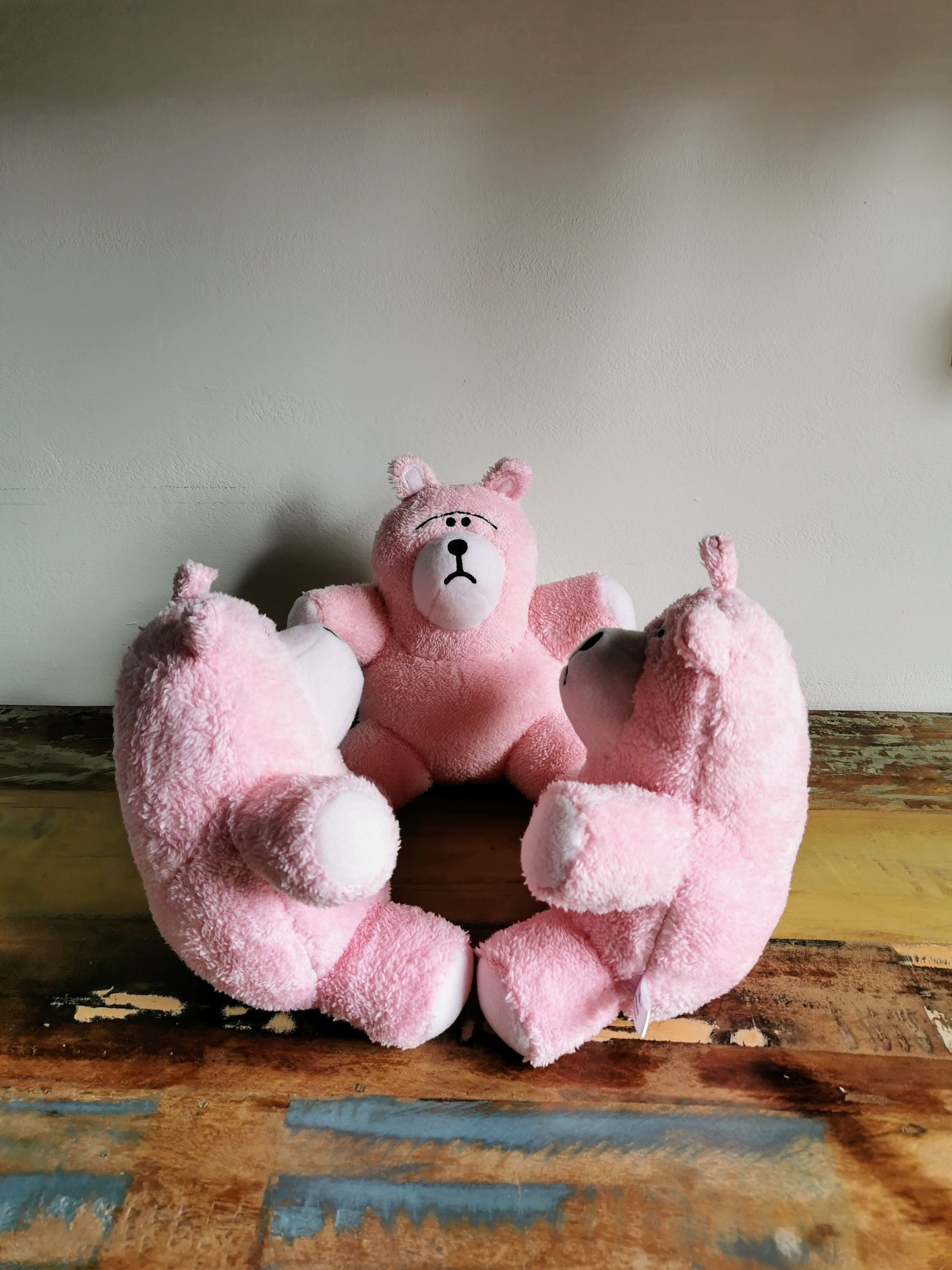 トイ・ストーリー1995をモチーフにしたピンクのクマのぬいぐるみ
