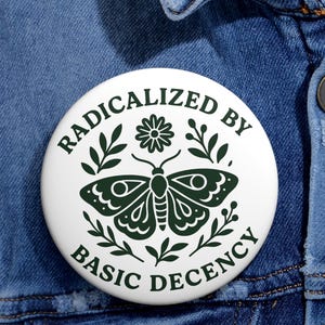 Przypinka „Radicalized by Basic Decency”, odznaka aktywisty, prezent za sprawiedliwość społeczną, feministyczna przypinka polityczna