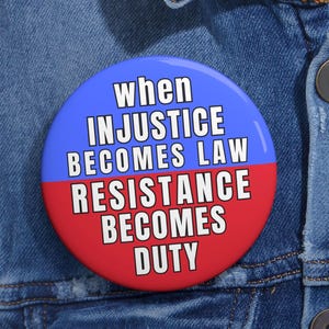 Pin de Ativismo Político: Quando a Injustiça se Torna Lei, a Resistência se Torna Dever