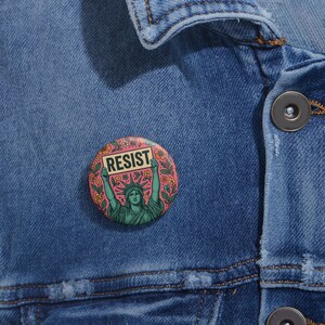 Resist Statue of Liberty-speld: badge feministisch protest politiek activist afbeelding 6
