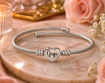 Gepersonaliseerde hartbedelarmband, op maat gegraveerde roestvrijstalen armband