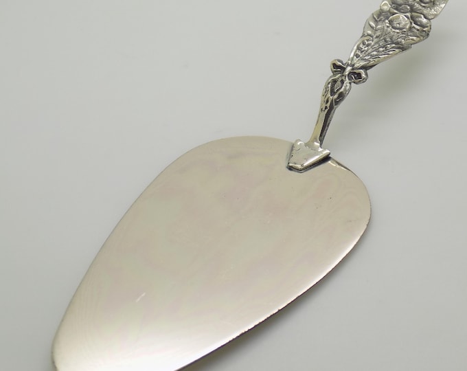 Vintage Italian Handmade Genuine Silver Small Cake Server Flower Handle Presta Naples 800 Continental Silver Pastry Mignon Cupcake Server