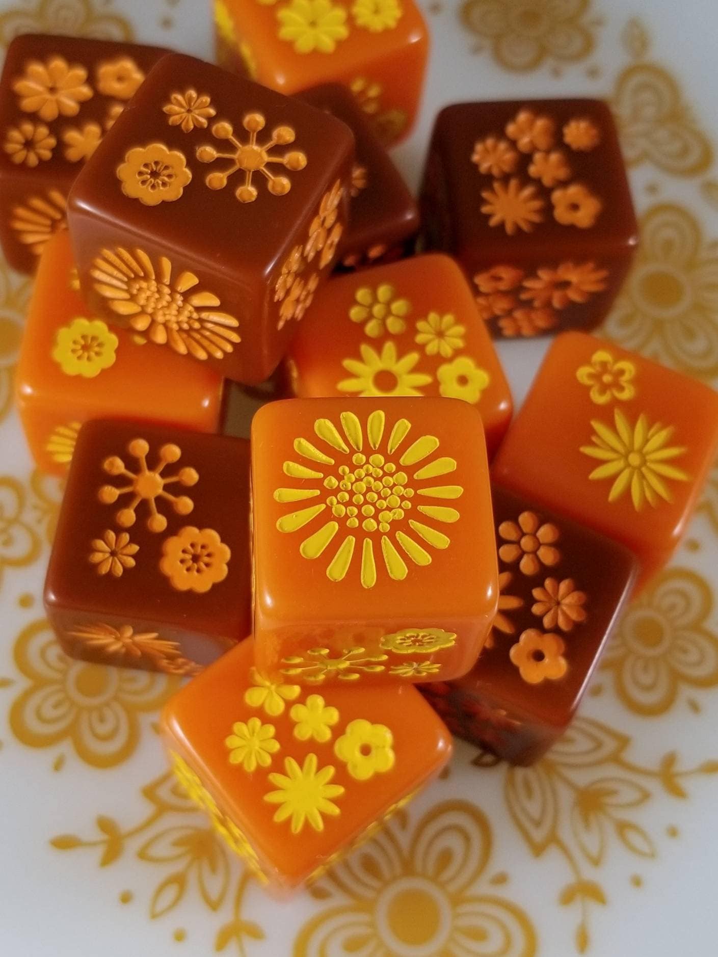Vintage Dice / Set of 2 / D6 -  70&#39;s, hippy, flowers