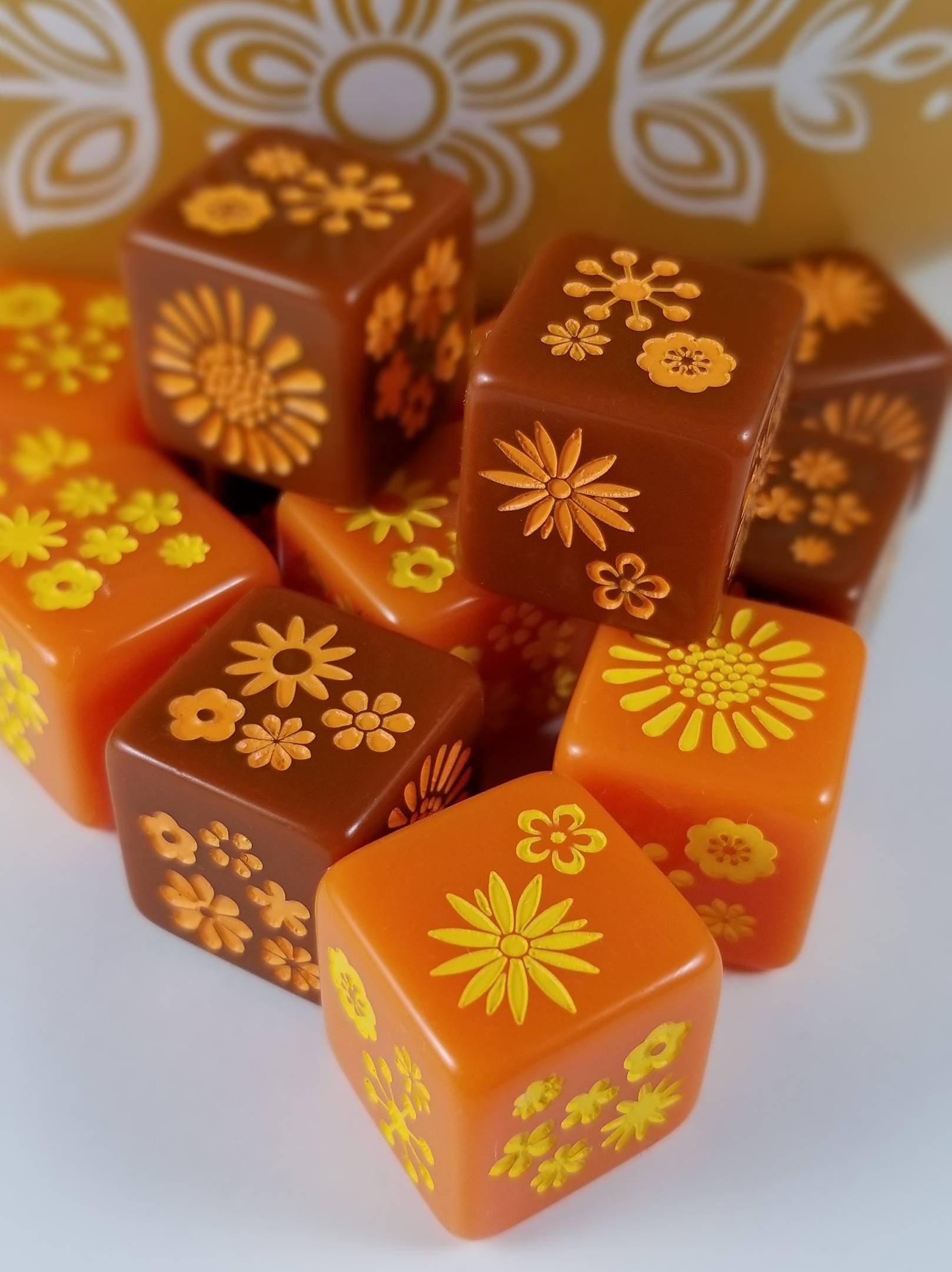 Vintage Dice / Set of 2 / D6 -  70&#39;s, hippy, flowers