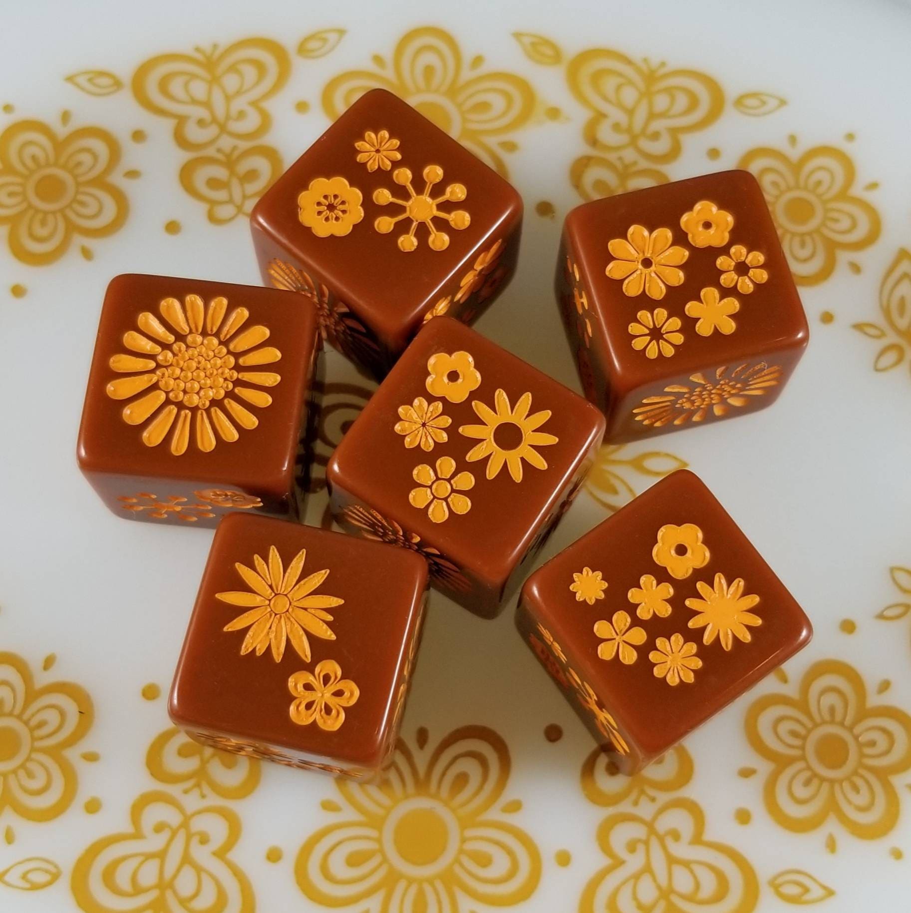 Vintage Dice / Set of 2 / D6 -  70&#39;s, hippy, flowers
