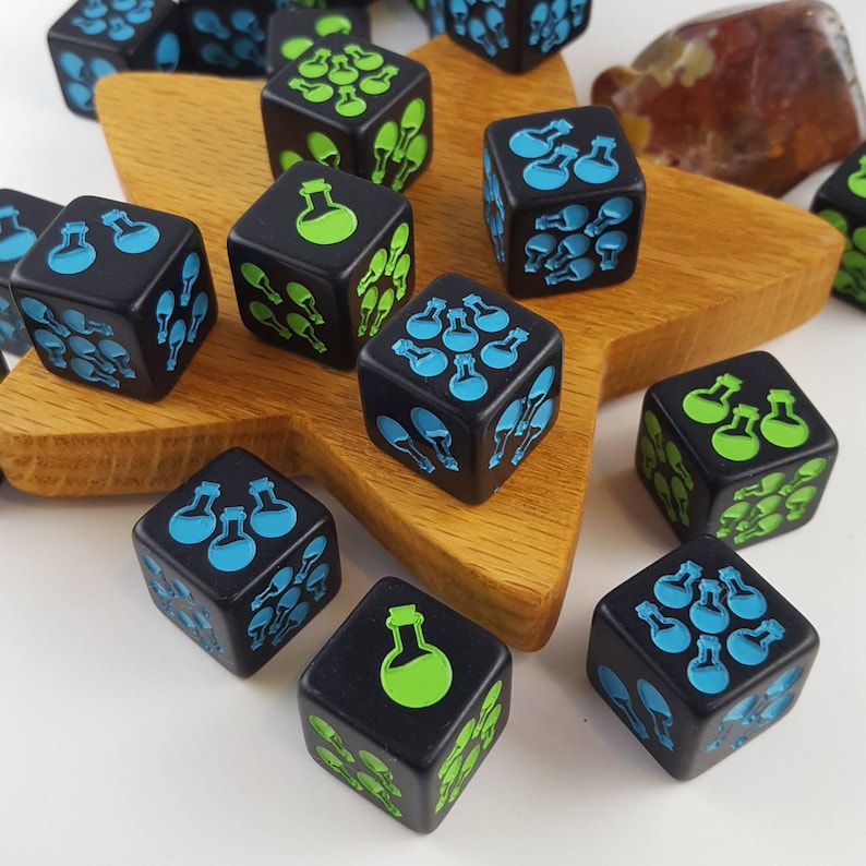 Bottle Dice / Set of 2 / D6 Potion Magic Dnd Etsy