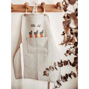 Custom Handmade Embroidered Apron with Personalized Name – Perfect for Gifts, Customized Workwear or Special Occasions