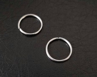 11mm 7/16 size 8.5 Sterling Silver Flawless Quality Ring w/ Small Circles wide 11mm 7/16 size 8.5 Sterling Silver Flawless Quality Ring w/ Small Circles wide