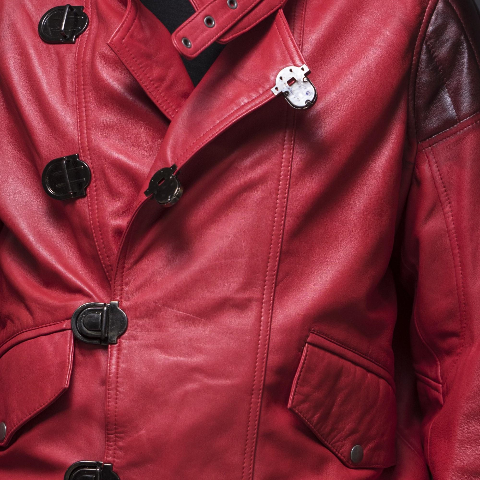 AKIRA 金田の赤いレザージャケット：サイバーパンクアニメのバイク用