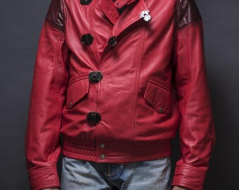 AKIRA 金田の赤いレザージャケット：サイバーパンクアニメのバイク用