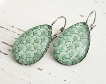 Leaf statement earrings Leaf silver earring Green silver earring Stainless surgical steel Leaf dangle drop Lever back dangle Bohemian glass