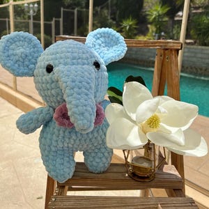 Ręcznie robiony na szydełku słoń pluszowy miękki wypchany zwierzak zabawka, prezent na baby shower, niebieski słoń amigurumi, wystrój pokoju dziecięcego