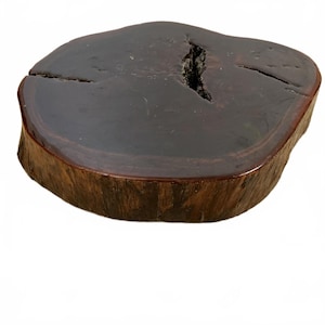 Tablero de mesa de madera maciza con borde natural de 14,5 pulgadas, recubierto de epoxi, con acabado rústico.