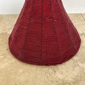 Pantalla de lámpara de cuentas de vidrio rojo rubí para dormitorio y luz de acento estilo vintage, 7.5 pulgadas de alto.