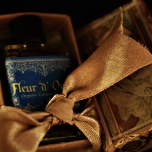 FLEUR d'OEILLET | Botanical Perfume |\ Blue Carnation Perfume | Valentines day Gift him or her | Unisex | flower of respect mourning / grief