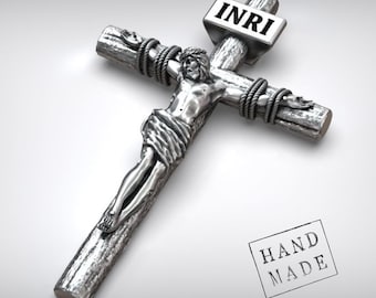 Pingente de crucifixo de Jesus Cristo: Prata de lei, oxidada ou polida