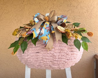 chunky yarn pumpkin door hanger, fall door hanger, pumpkin wreath, pink fall pumpkin door hanger, pink pumpkin, fall decor,