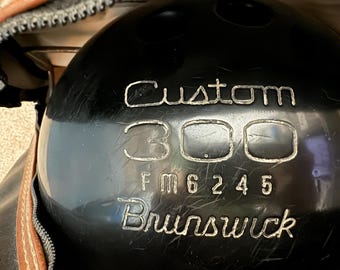 Bola de bolos Brunswick vintage negra y estuche