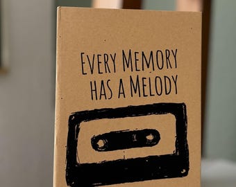 Notizbuch für Musikliebhaber – Every Memory Has a Melody, DIN A5/A6, 120 Seiten liniert, handbedruckt