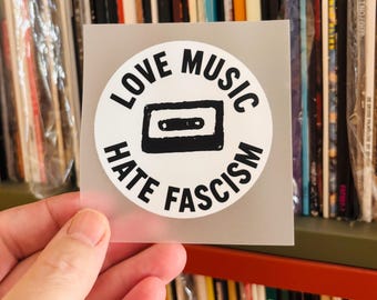 DTF Transfer - Love Music - Hate Fascism - Tape  – Hochwertiger Textilprint zum Aufbügeln / Bügelbild