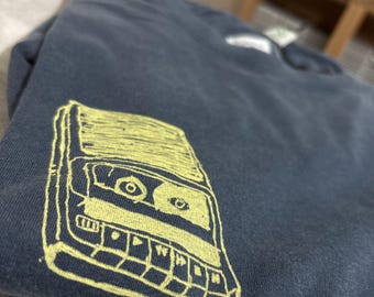Kassettenrekorder Siebdruck Unisex T-Shirt Stone washed Denim Blue
