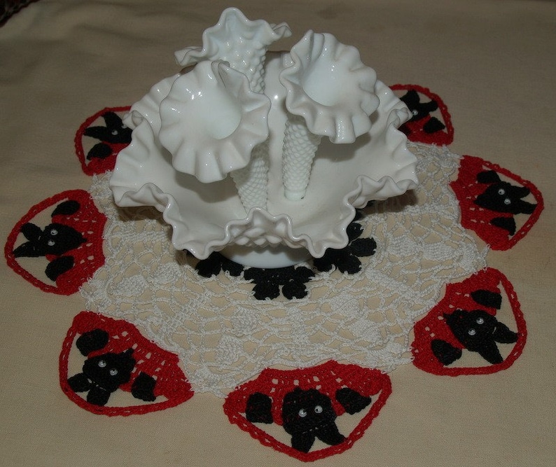 Dogs in Baskets Crochet Doily Pattern - Etsy