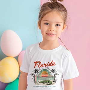 Florida T-Shirt – Retro Sunshine State Graphic Tee – Vintage Alligator Beach Shirt – Surf Sunset Florida Tee – Gift for Florida Lovers