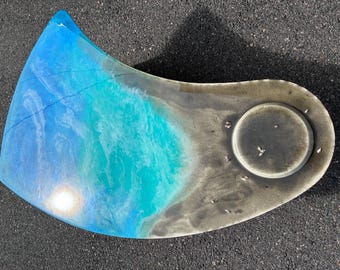 Mesa escultórica de resina Tidal Crescent