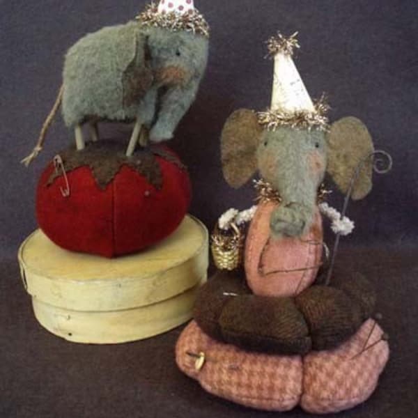 DESCARGAR PDF DIY Arte popular primitivo Ellie Pins Patrón de alfiletero de elefante por cheswickcompany