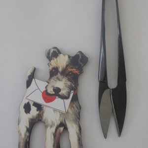 18th Century Reproduction Thread Snips & Puppy Love Needle Minder with double magnet by cheswickcompany