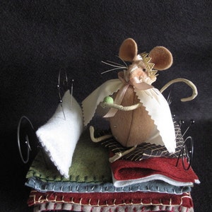PDF DOWNLOAD DIY The Princess and the Pea Pincushion Pattern by cheswickcompany