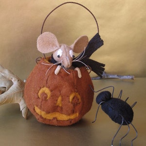 PDF DOWNLOAD DIY Eek!  Mouse and Spider Pattern by cheswickcompany