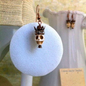 Halloween Earring for men - Day of the Dead jewelry - Pirate earring - copper crown and skull - Dia de los Muertos