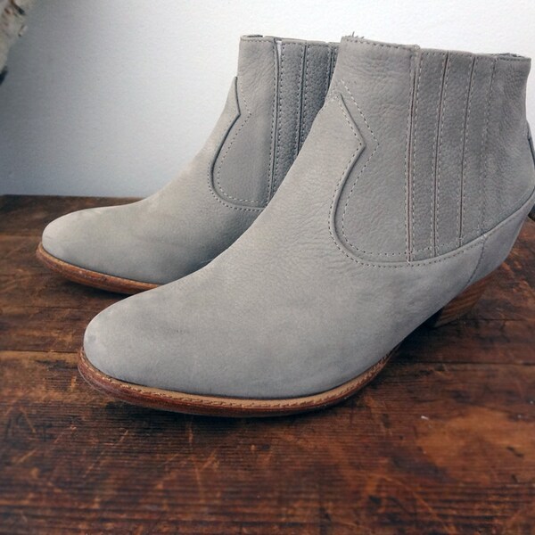 Dolphin Grey Ankle Boot Size 6.5 FREE SHIPPING to USA