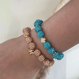 Pulsera personalizada con perlas, nombre, letras y colgante con iniciales, regalo de amistad y amor para hermana, mamá, joyería con purpurina.