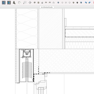Könnte beinhalten: Architekturzeichnung eines Gebäudeschnitts mit detaillierten Linien. Das Bild zeigt einen Querschnitt einer Wand mit Isolierung, einem Fensterrahmen und einem Rollladenmechanismus. Der Text "ArchNotesStudio" ist sichtbar.