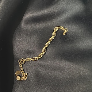 Elegant Stainless Steel Chain Bracelet – Gold-Colored, Everyday Jewelry, Gift for Her