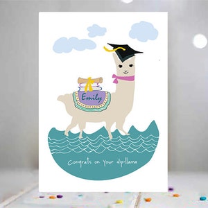 Tarjeta de graduación con diploma personalizado para ella. Tarjeta de graduación de llama. Clase de 2025. Linda tarjeta de graduación. Preescolar, escuela secundaria, graduados de secundaria.