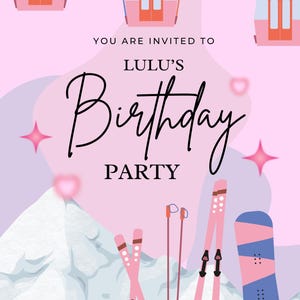 以下が含まれることがあります： スキーリゾートをテーマにしたピンク色の誕生日パーティーの招待状。「Lulu's Birthday Party」のテキストとイベントの詳細が含まれています。スキー用具とリフトが描かれています。
