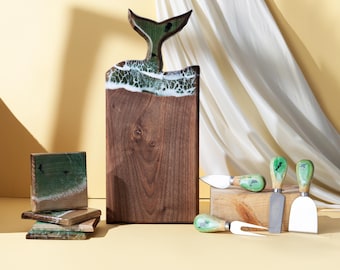 Personalized Ocean Resin Walnut Cutting Board, Coastal Kitchen Decor