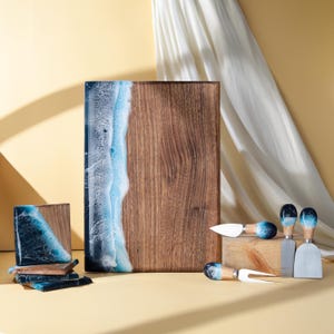 Personalized Wooden Resin Cutting Board, Engraved Ocean Resin Serving Board, Cheese Board, Epoxy Art, Unique Gift for her, Mother&#39;s Day Gift