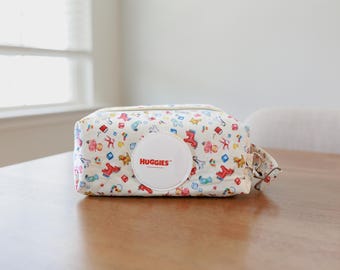 Pochette matelassée faite main pour couches et lingettes : Organisateur en tissu personnalisé, cadeau pour elle, cadeau pour maman, sac à lingettes à double fermeture éclair